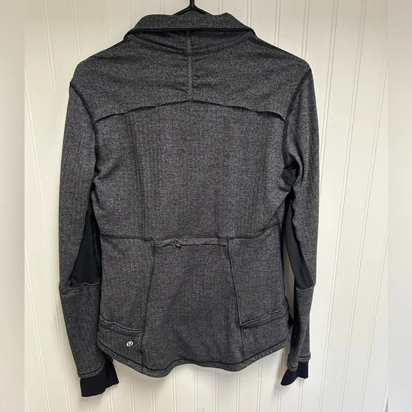 Lululemon size 10 running top - Picture 3 of 3